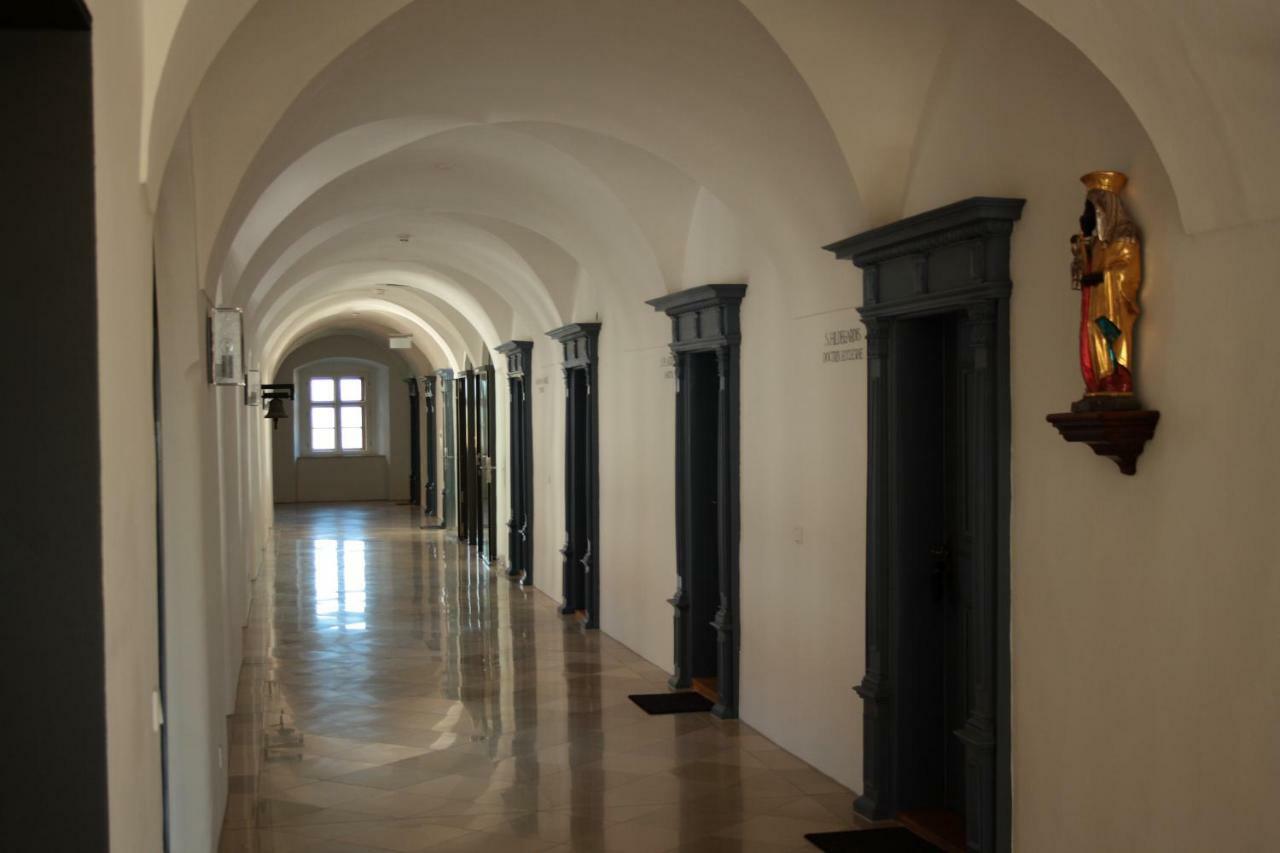 Kloster Plankstetten Gaste- Und Tagungshaus Berching Bagian luar foto